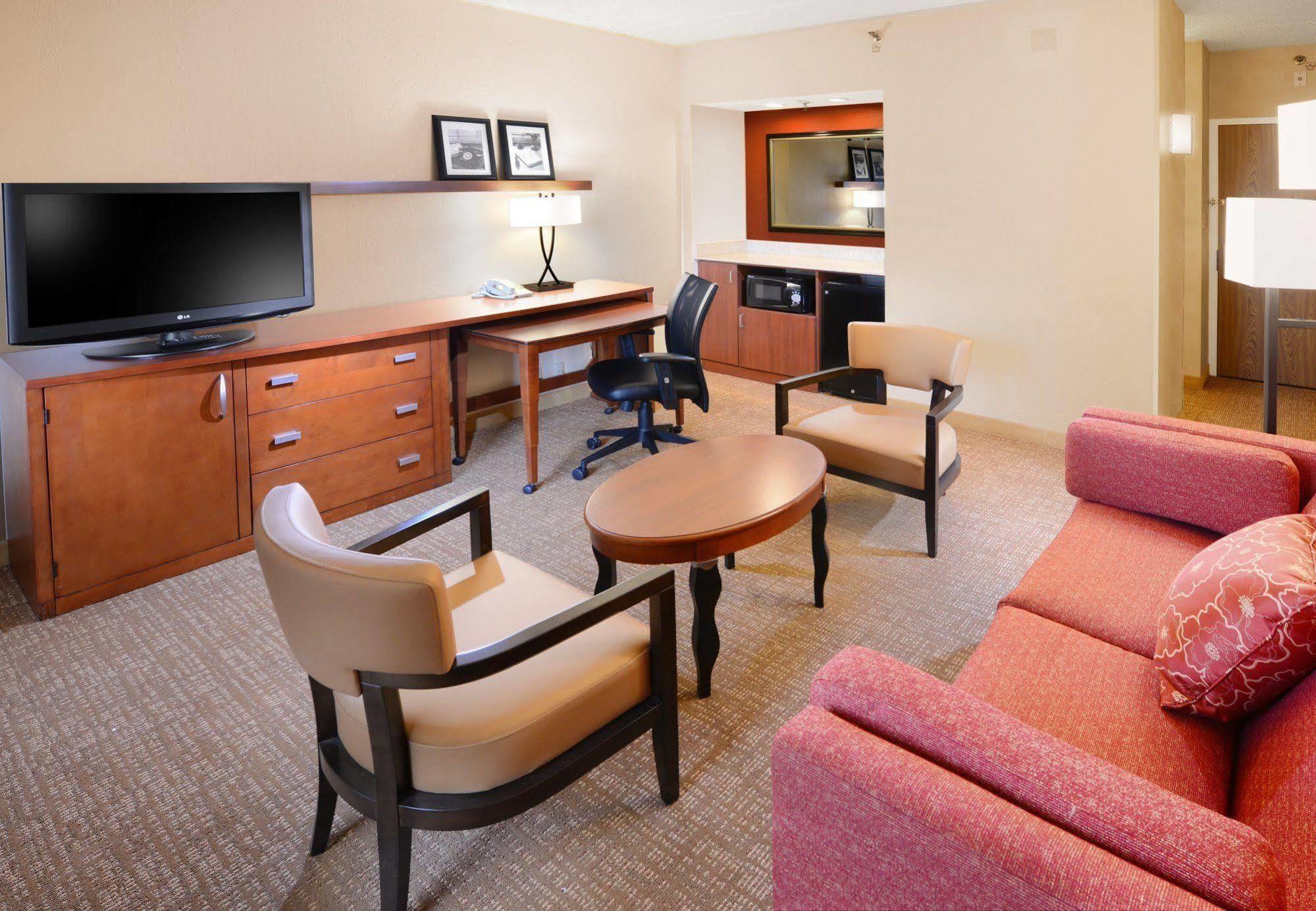 Courtyard By Marriott Airport Hotel 3*
