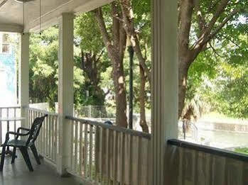 Bed & Breakfast On The Riverwalk San Antonio