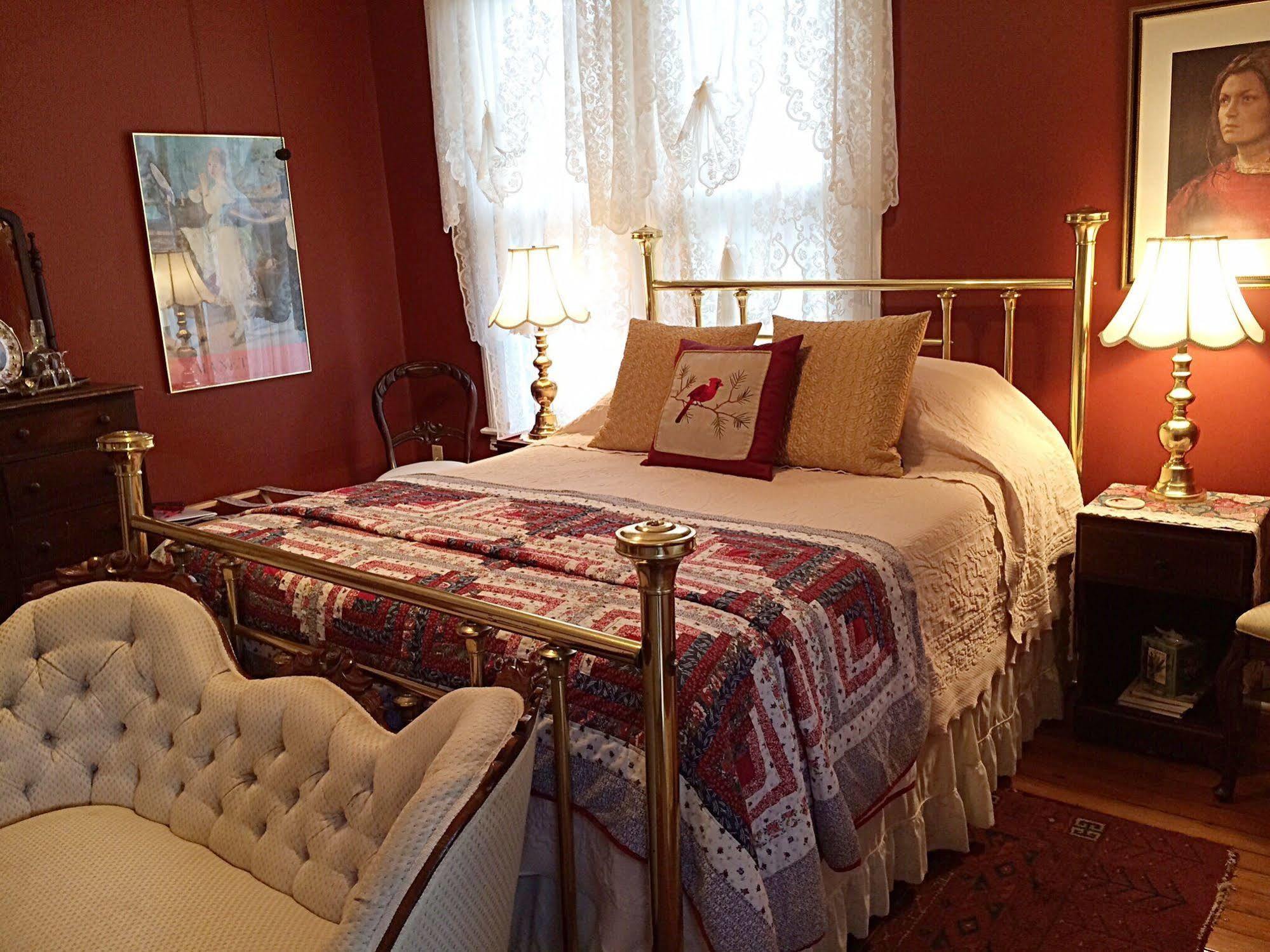 Brackenridge House Bed & Breakfast 3*