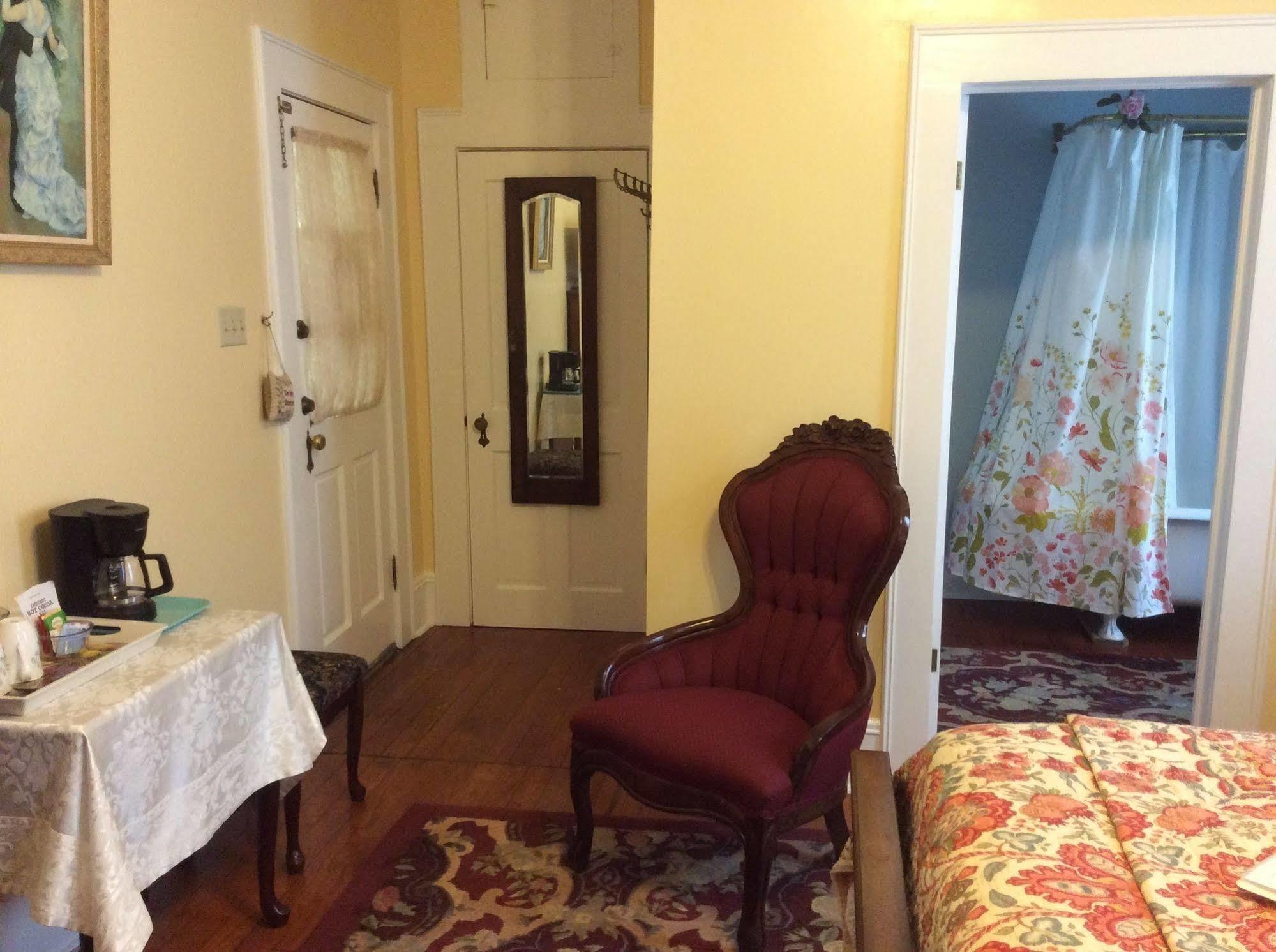 Brackenridge House Bed & Breakfast 3*