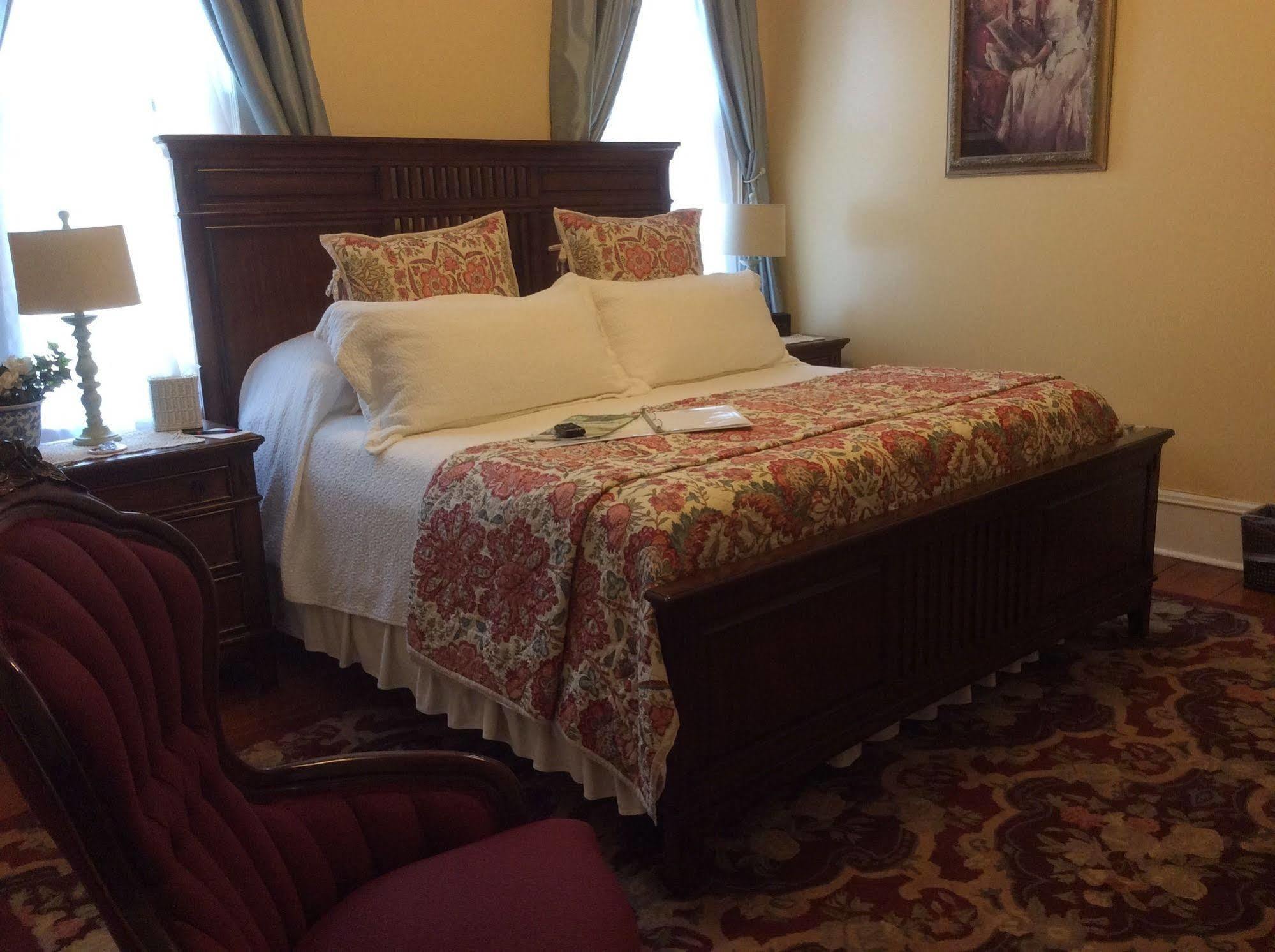 Brackenridge House Bed & Breakfast 3*
