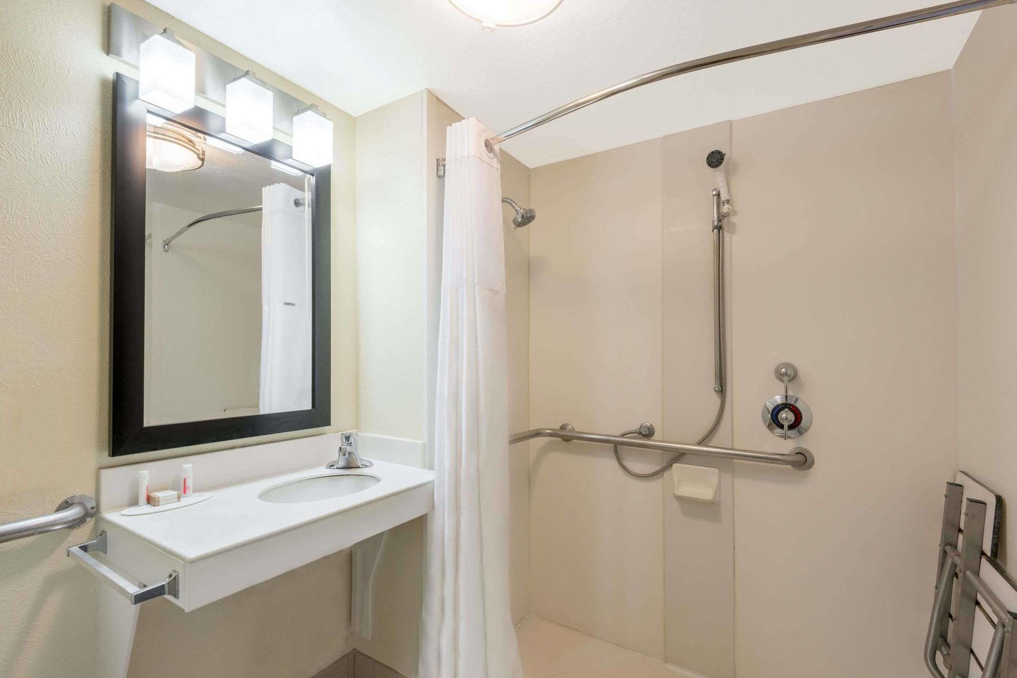 Baymont By Wyndham Near South Texas Medical Ctr Hotel San Antonio