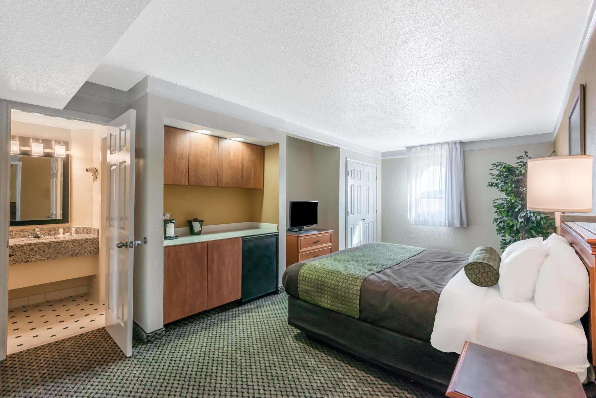 Baymont By Wyndham Near South Texas Medical Ctr 2*