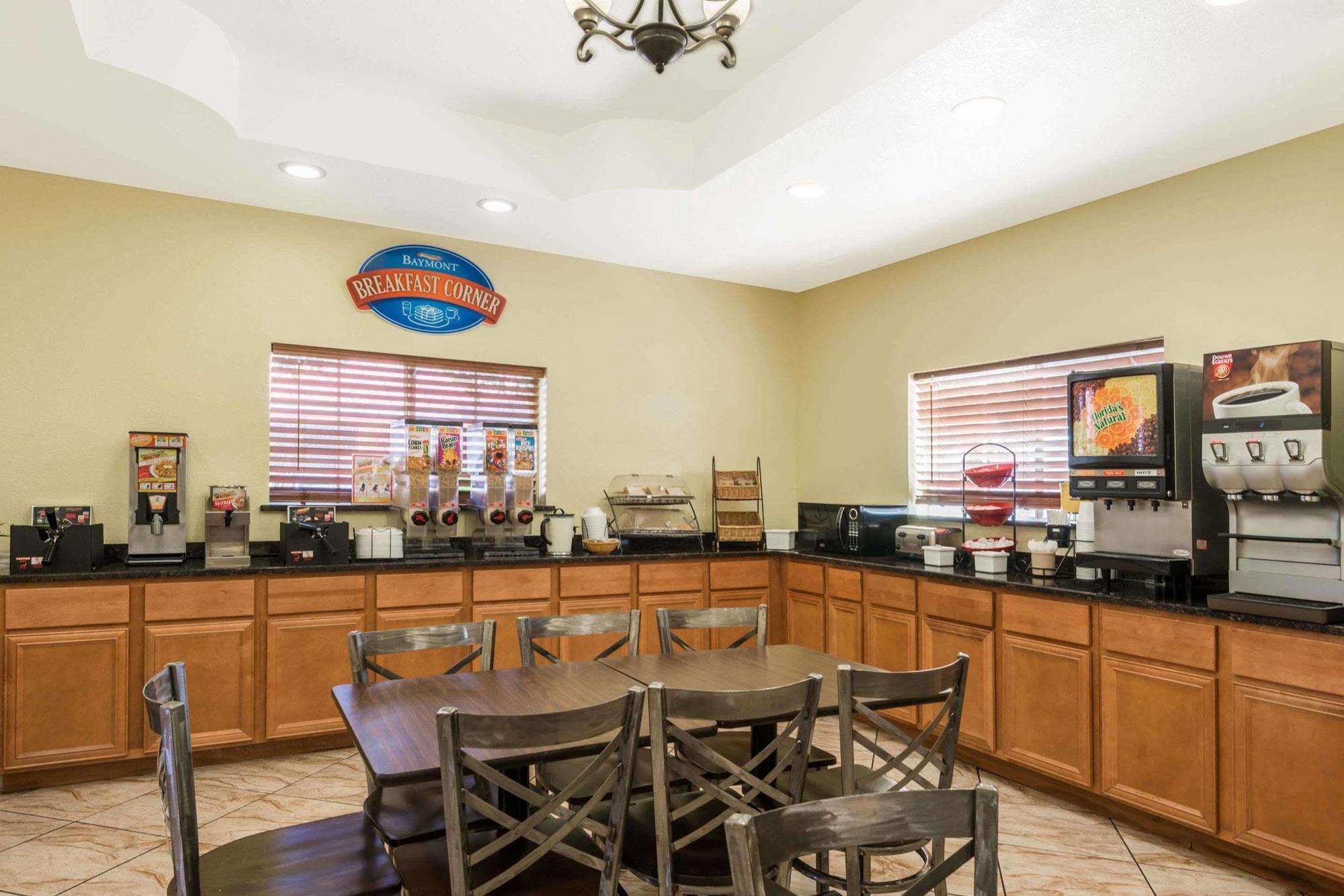 Baymont By Wyndham Near South Texas Medical Ctr 2*