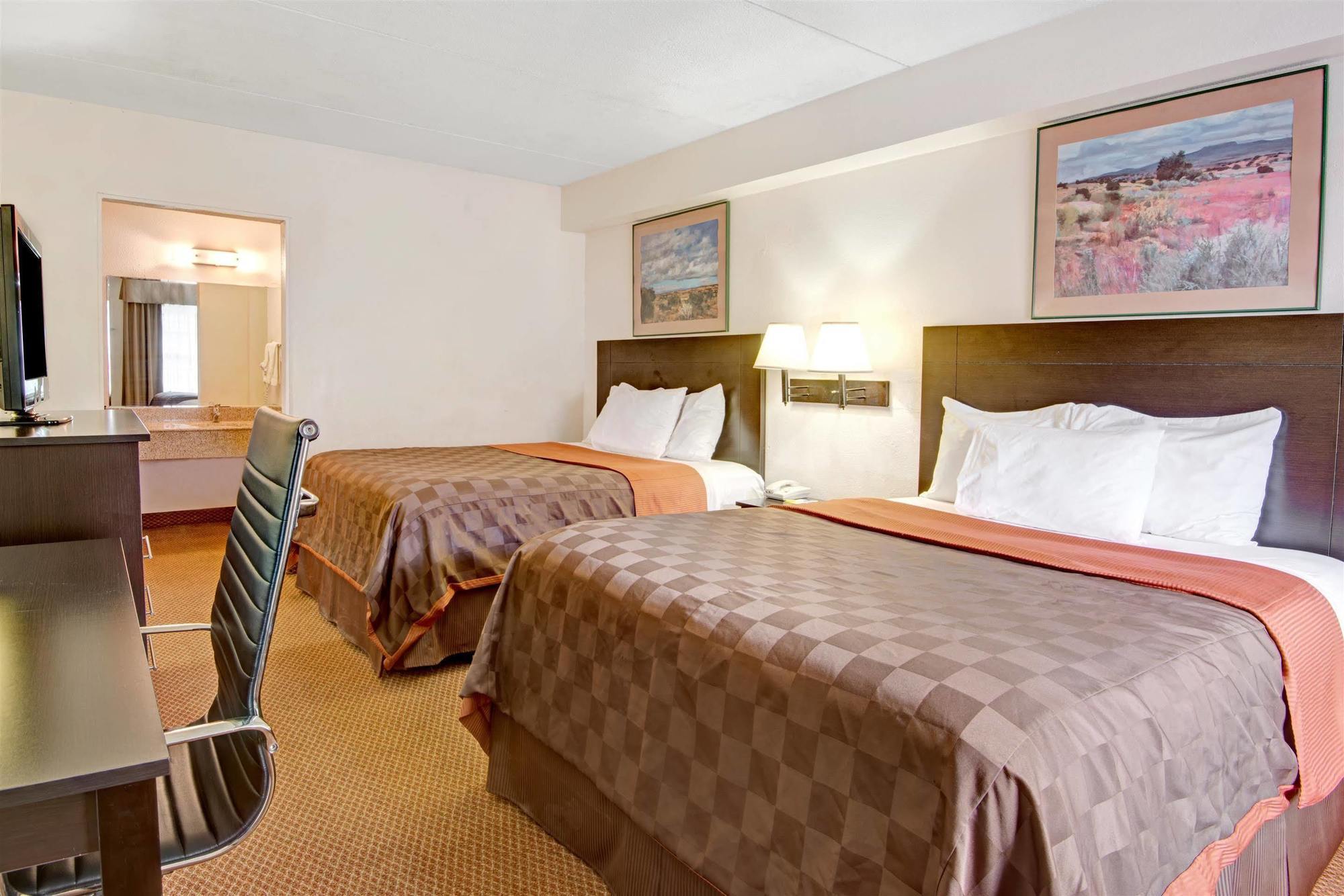 Deluxe Near Lackland Afb Hotel *