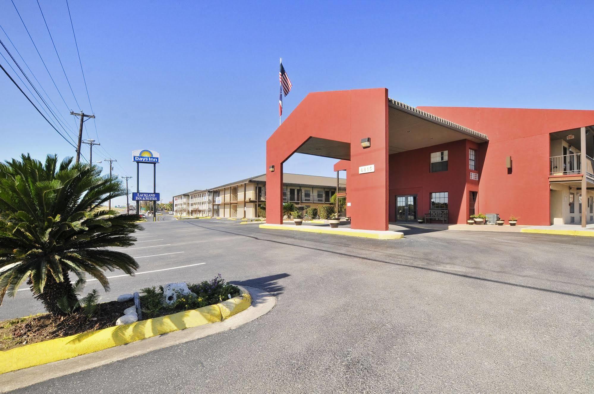 Deluxe Near Lackland Afb *