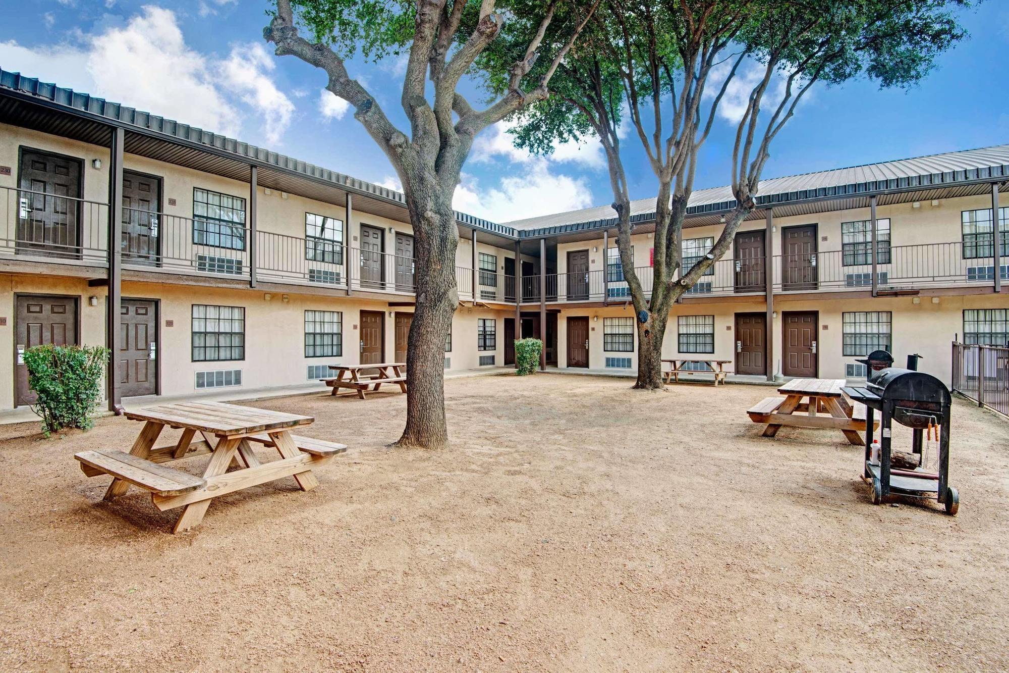 Deluxe Near Lackland Afb * San Antonio