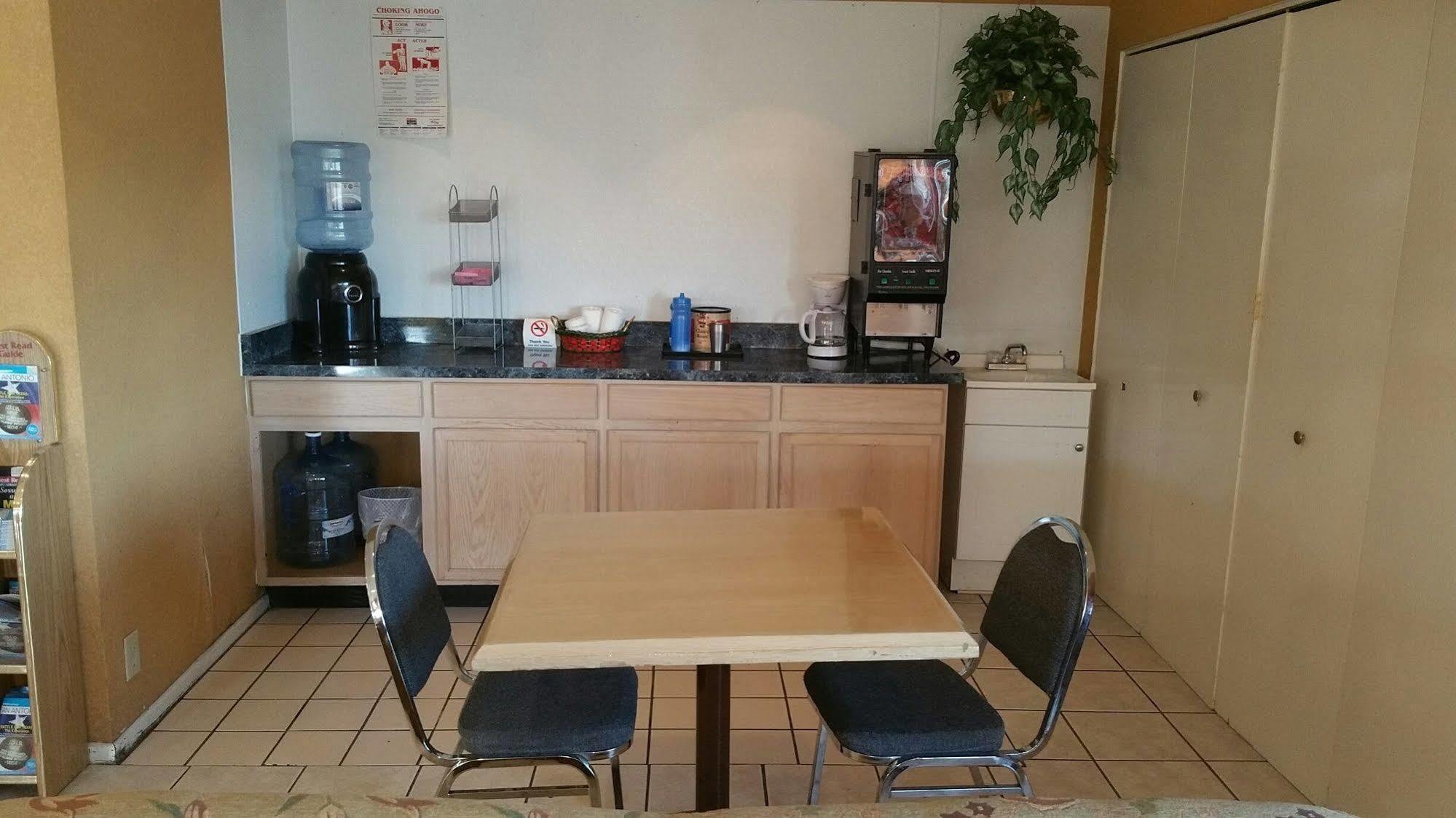 Oyo Lackland Afb Seaworld Hwy 90 W San Antonio