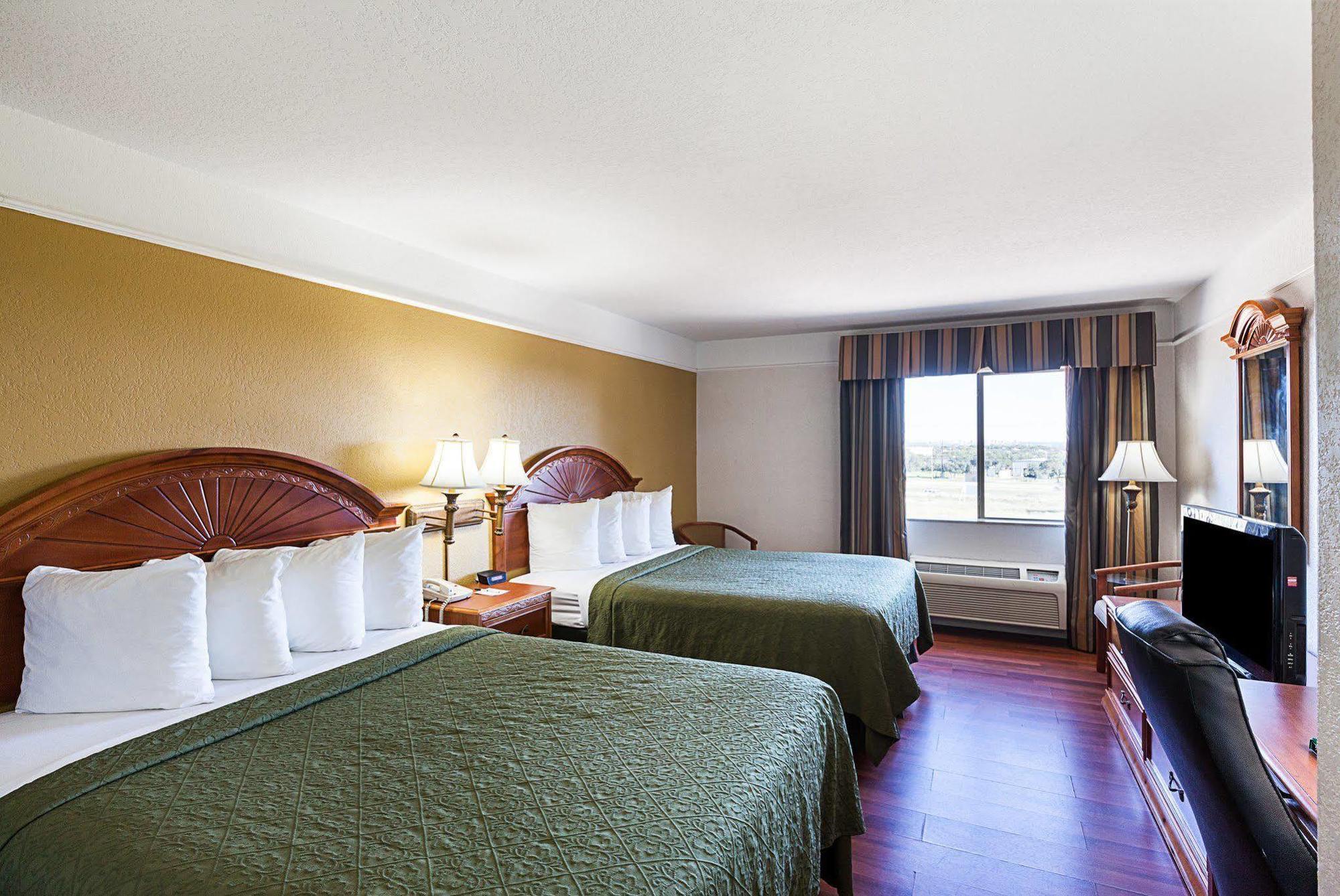 Hotel Quality & Seaworld North 3*