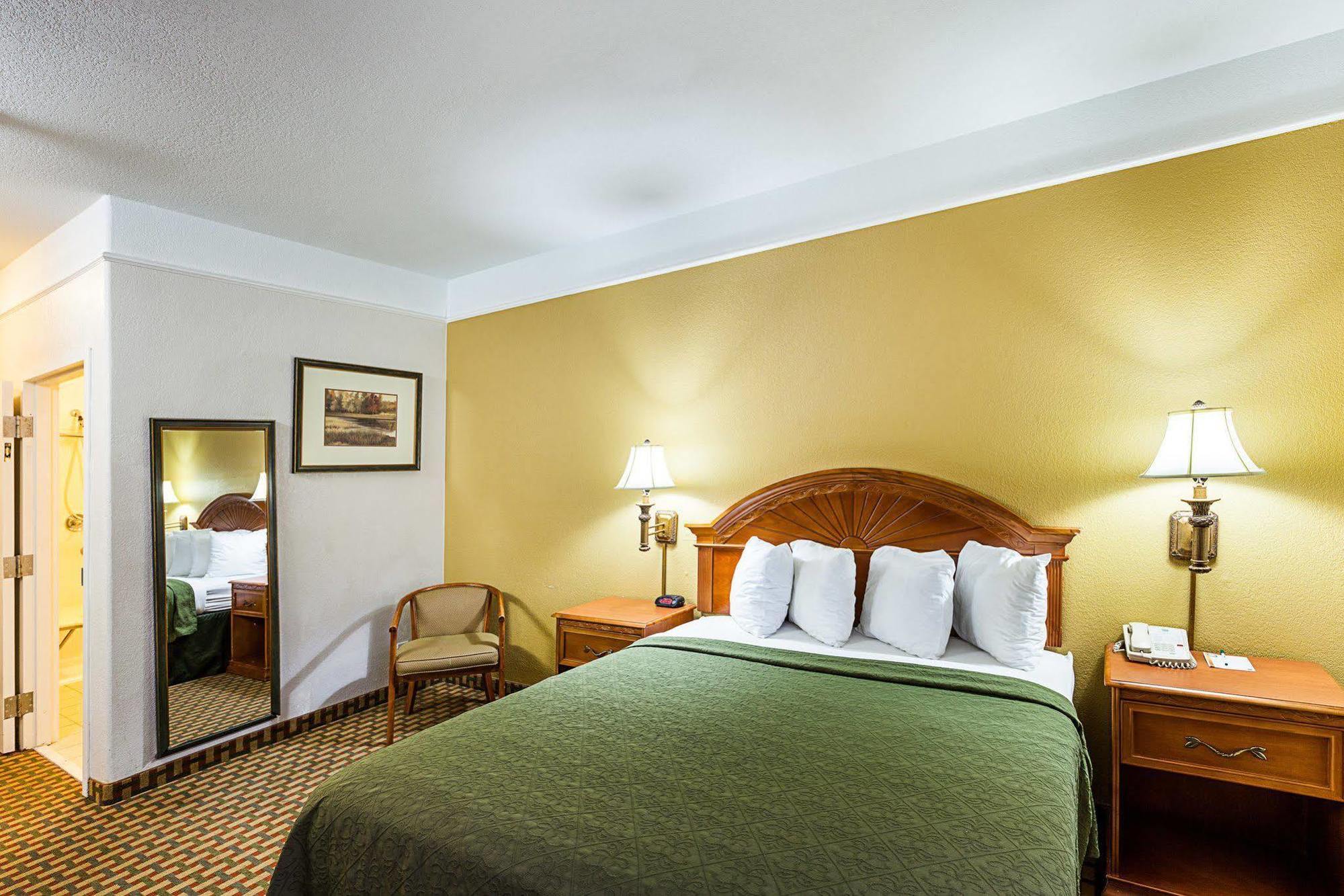 Hotel Quality & Seaworld North San Antonio