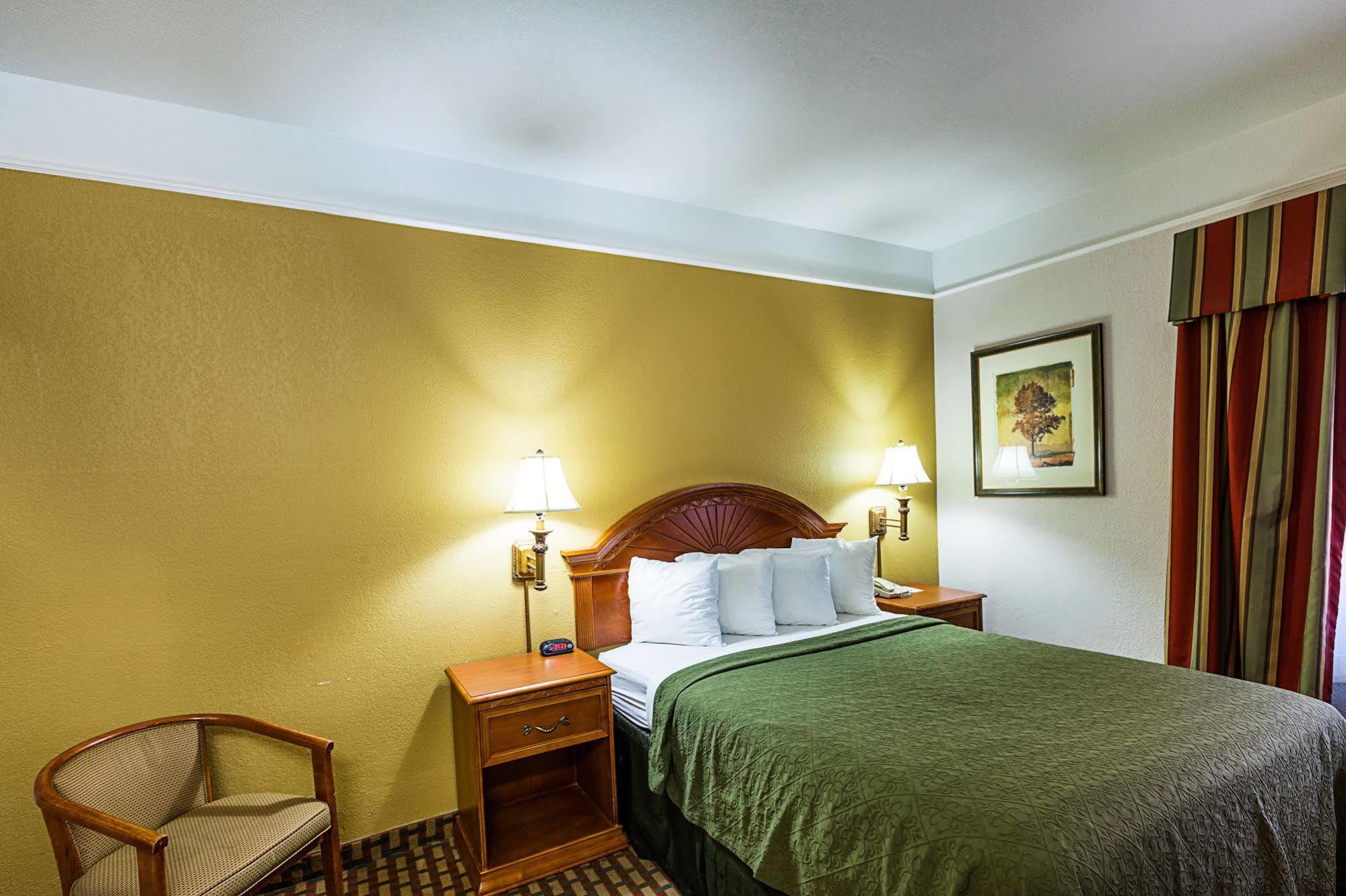 Hotel Quality & Seaworld North San Antonio