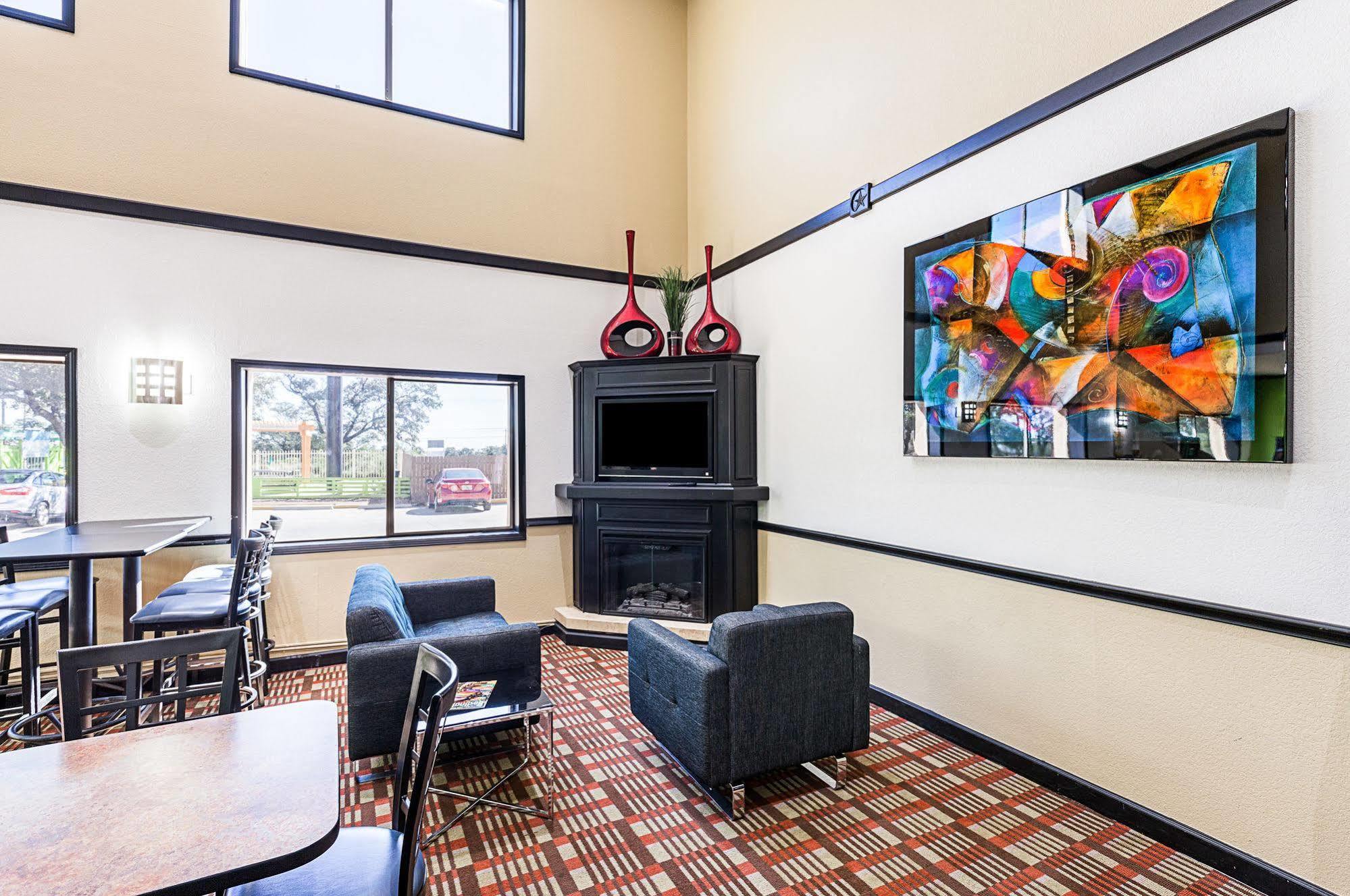 Quality & Seaworld North Hotel 3*