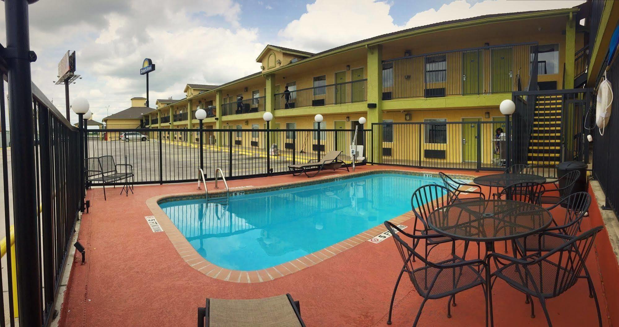 Hotel Days By Wyndham Interstate Hwy 35 North 2*