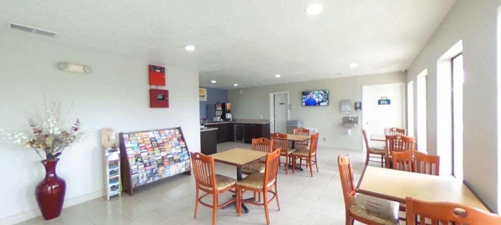 Days By Wyndham Interstate Hwy 35 North 2*