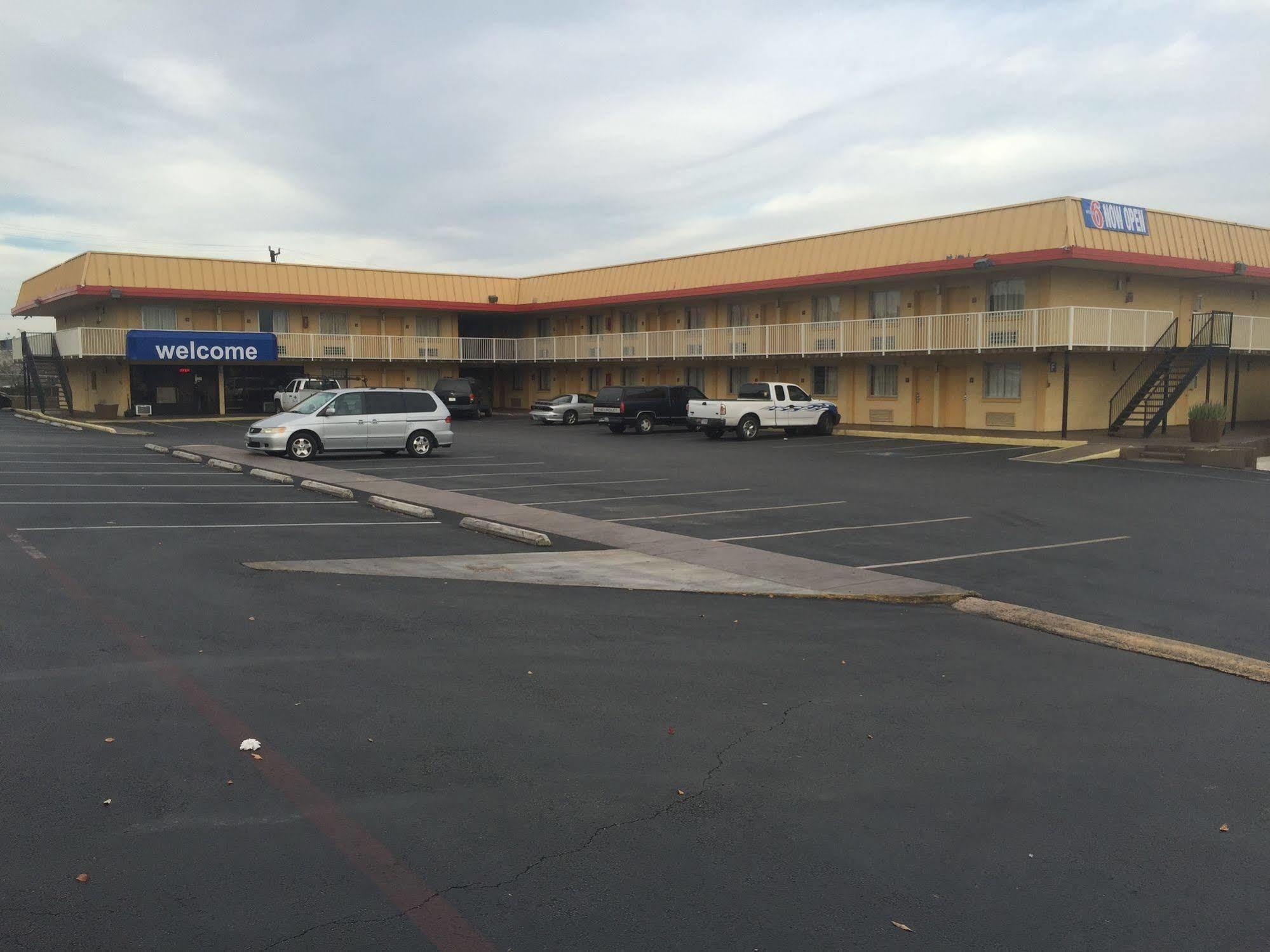6 Tx I10 West Hotel