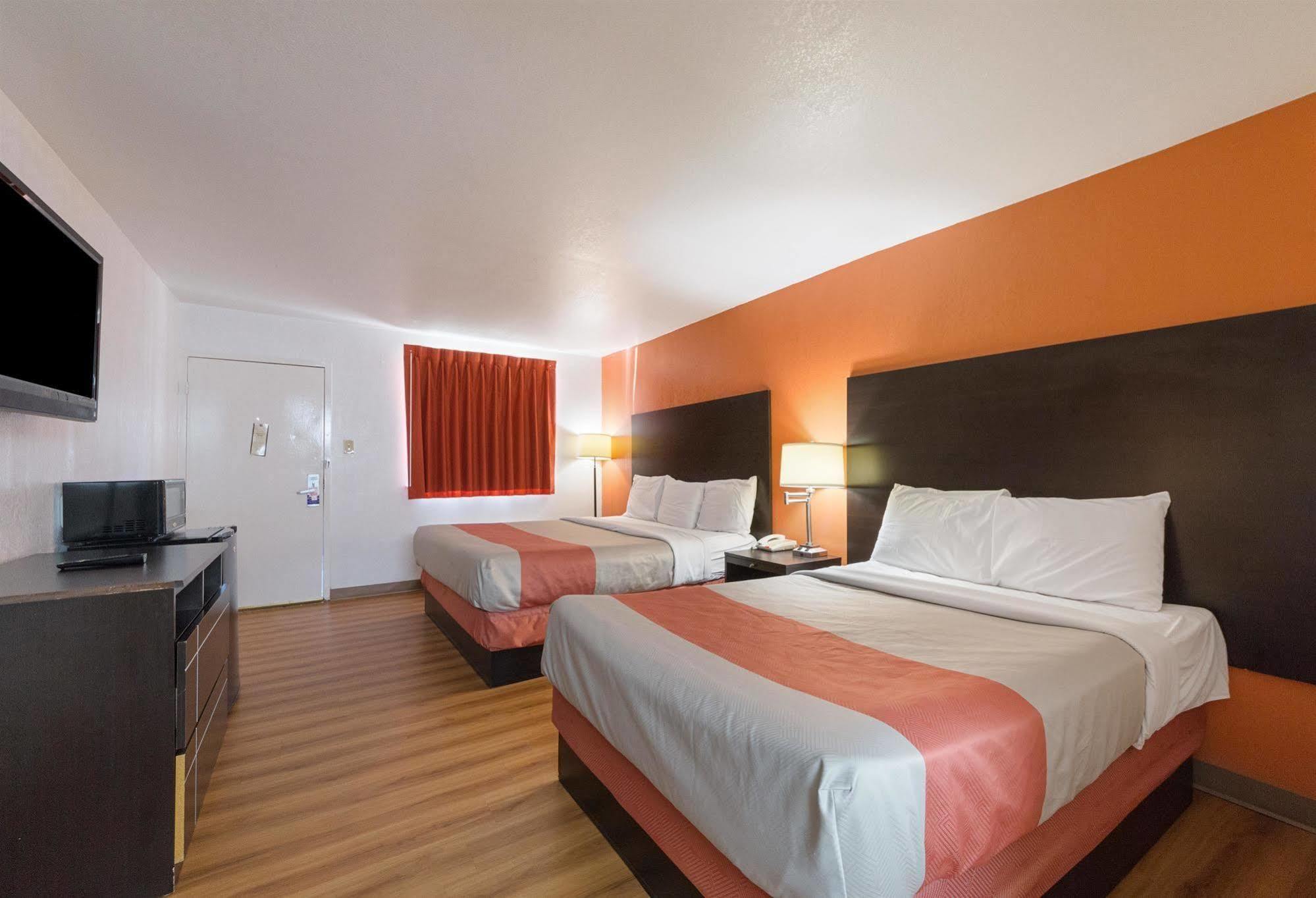 Hotel 6 Tx I10 West 2*