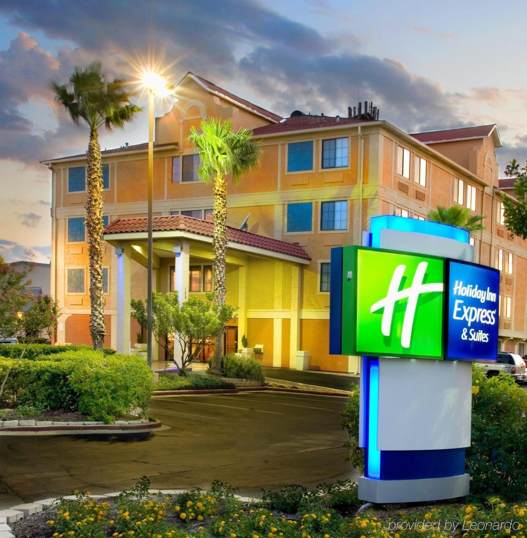 Express & - Downtown Market Area By Ihg 3*