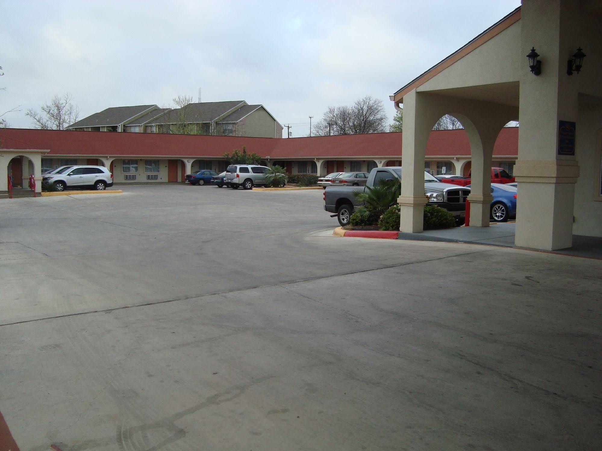 Motel Winnquest Near Ft. Sam Houston