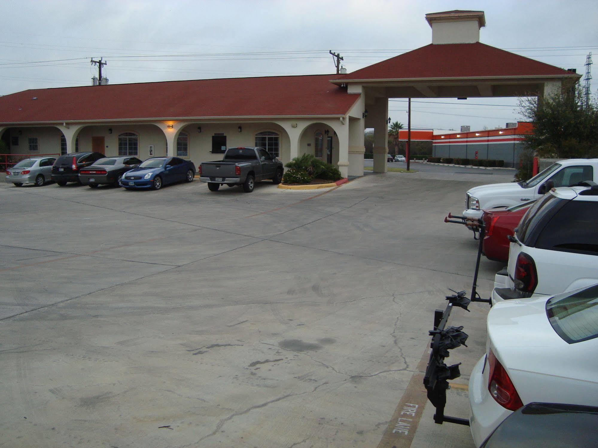 Motel Winnquest Near Ft. Sam Houston *