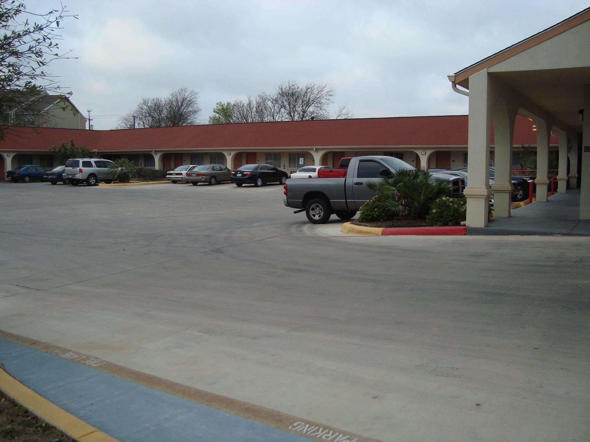 Motel Winnquest Near Ft. Sam Houston *