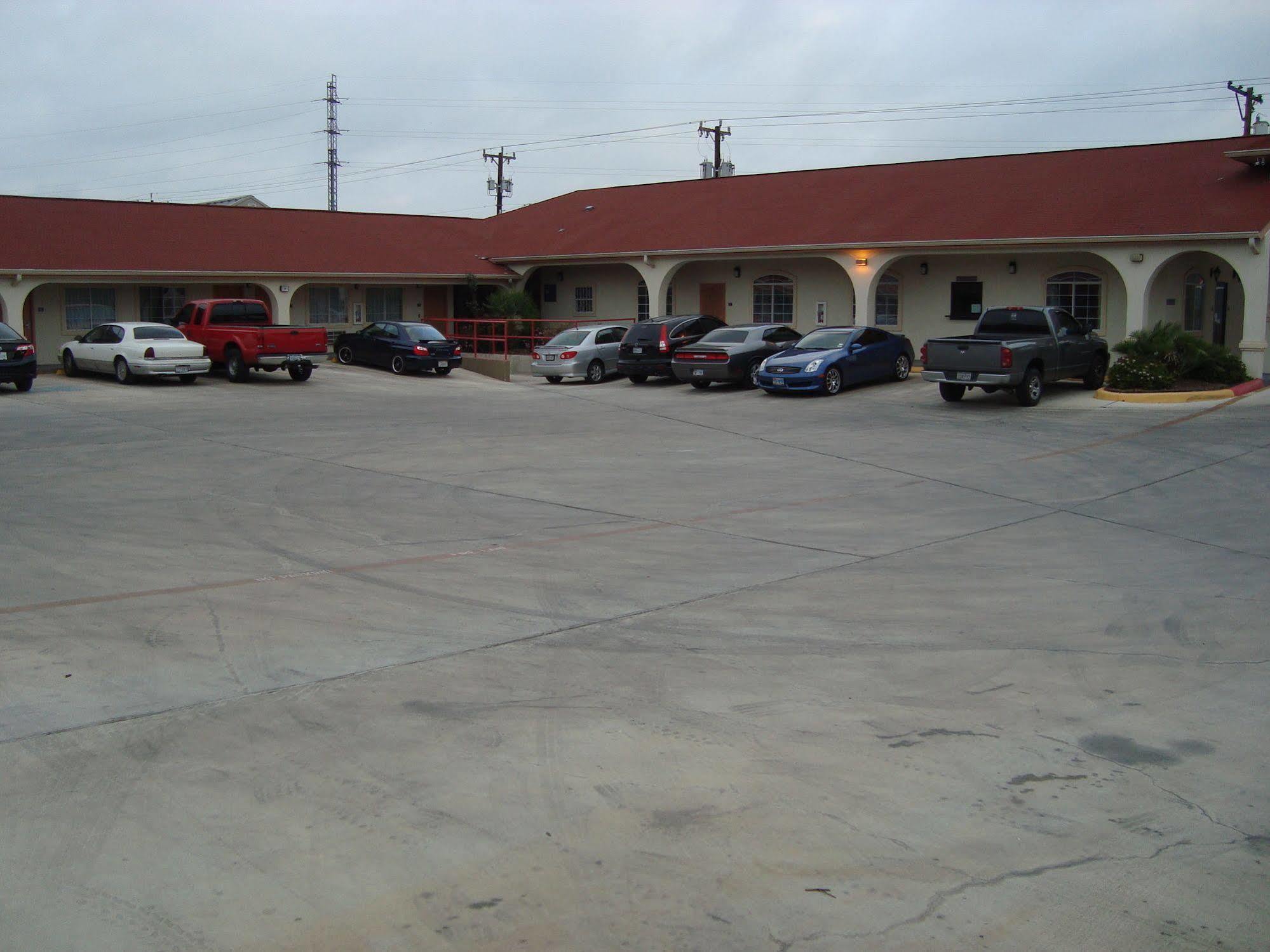 Motel Winnquest Near Ft. Sam Houston