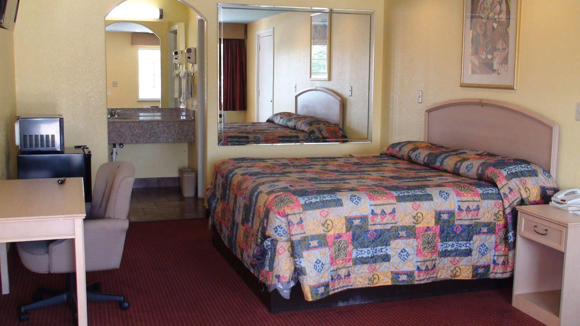 Motel Winnquest Near Ft. Sam Houston