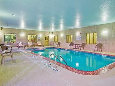 Hotel Sleep & At Six Flags 3*