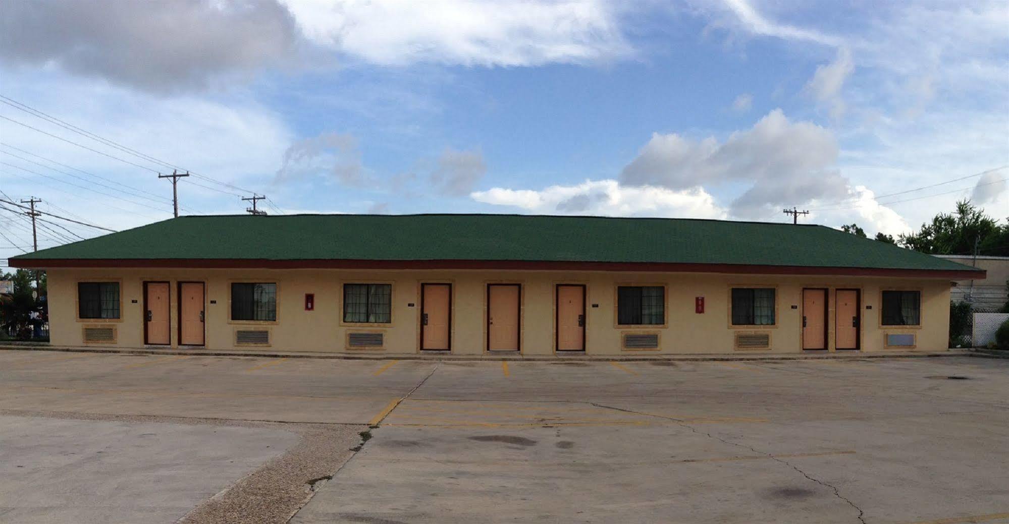 Pinn Road And Lackland Afb And Seaworld Motel San Antonio