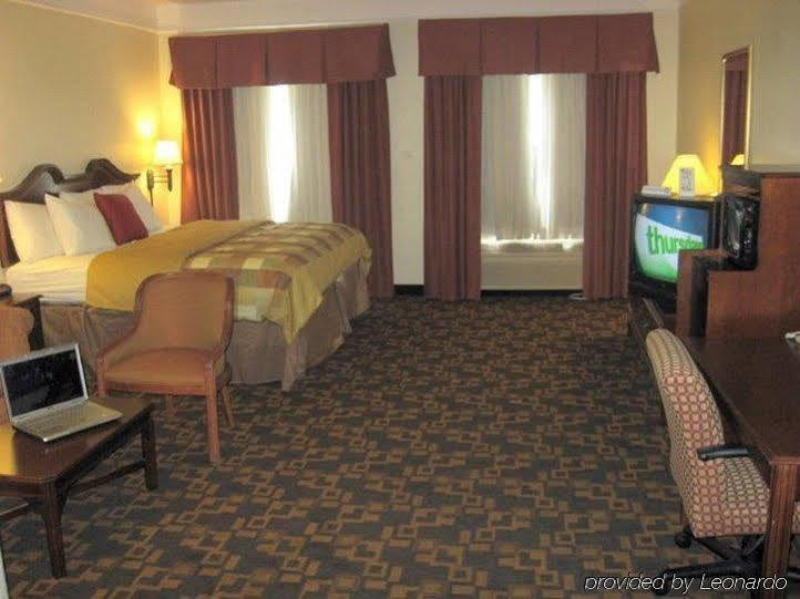 Inn Comfort Near Frost Bank Center 2*