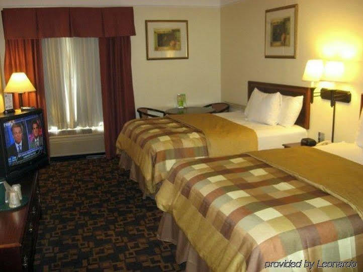 Inn Comfort Near Frost Bank Center 2*