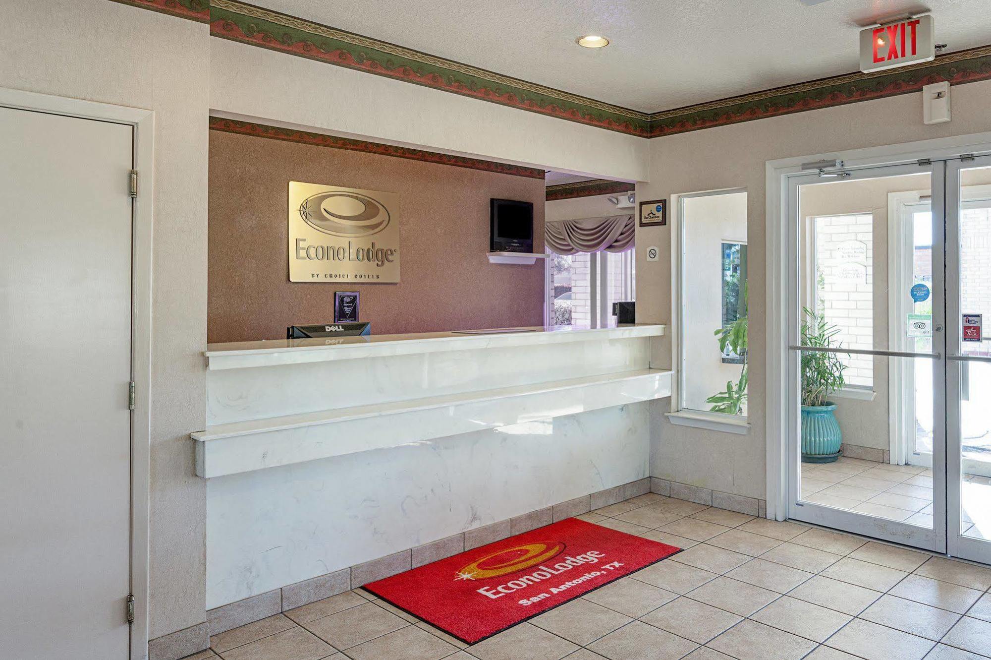 Lodge Econo Downtown South San Antonio