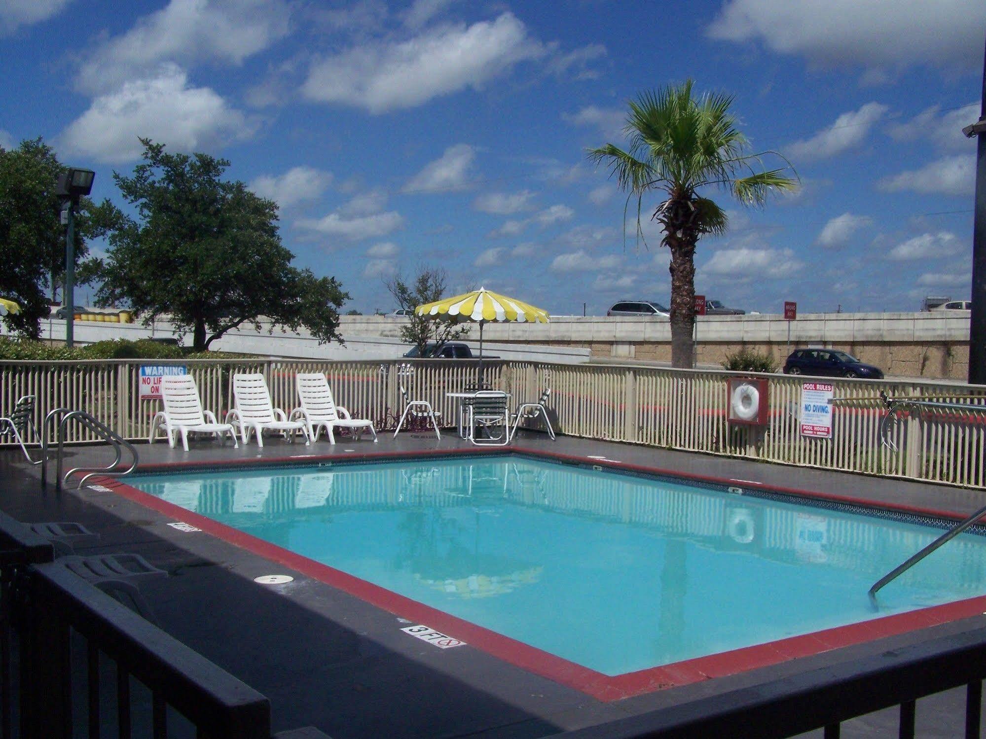 The At Market Square Motel