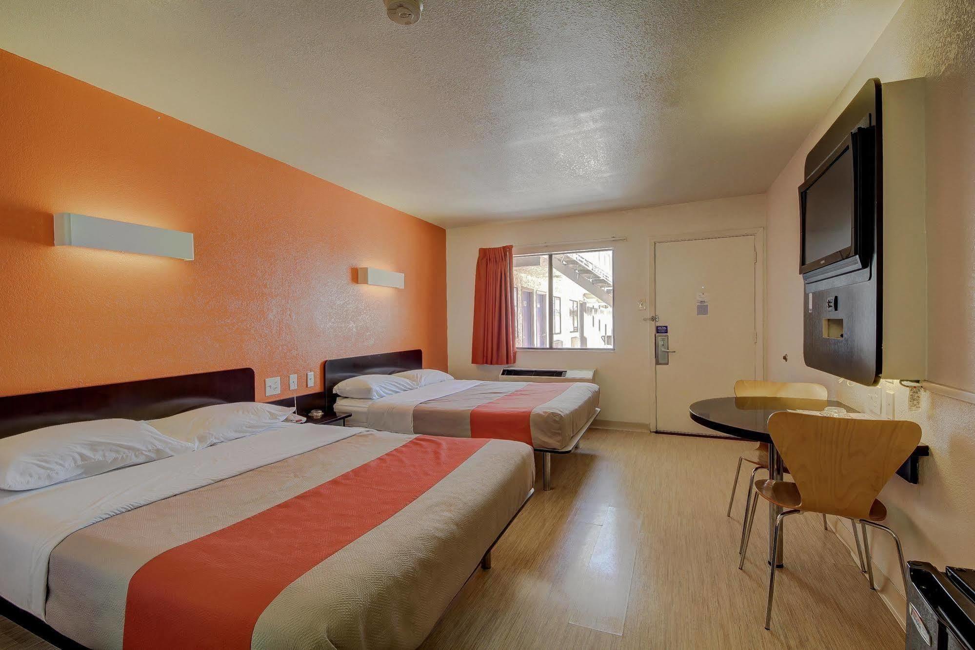 6-san Antonio, Tx - Sam Houston Hotel 2*