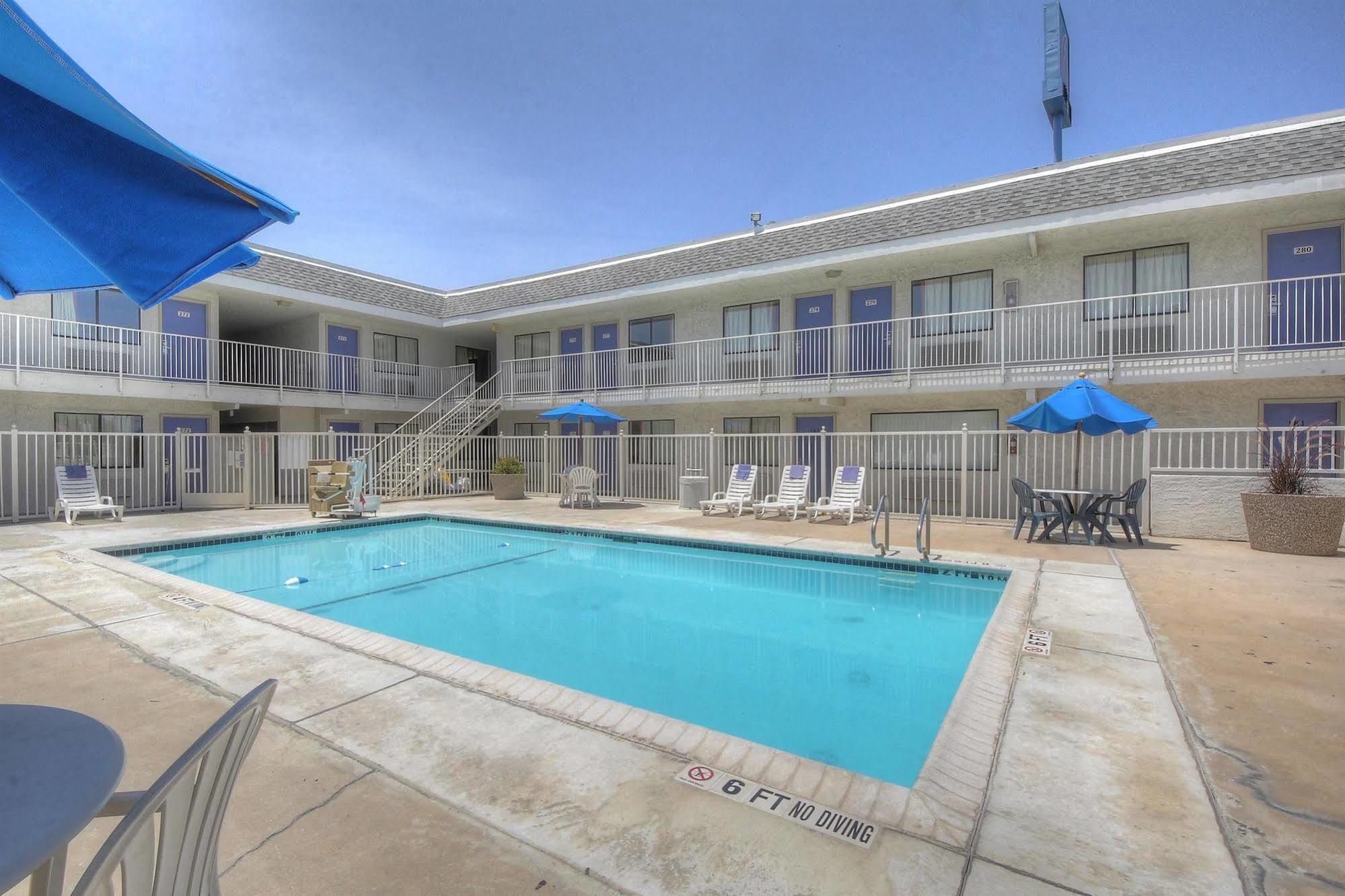 Hotel 6-san Antonio, Tx - Sam Houston 2*