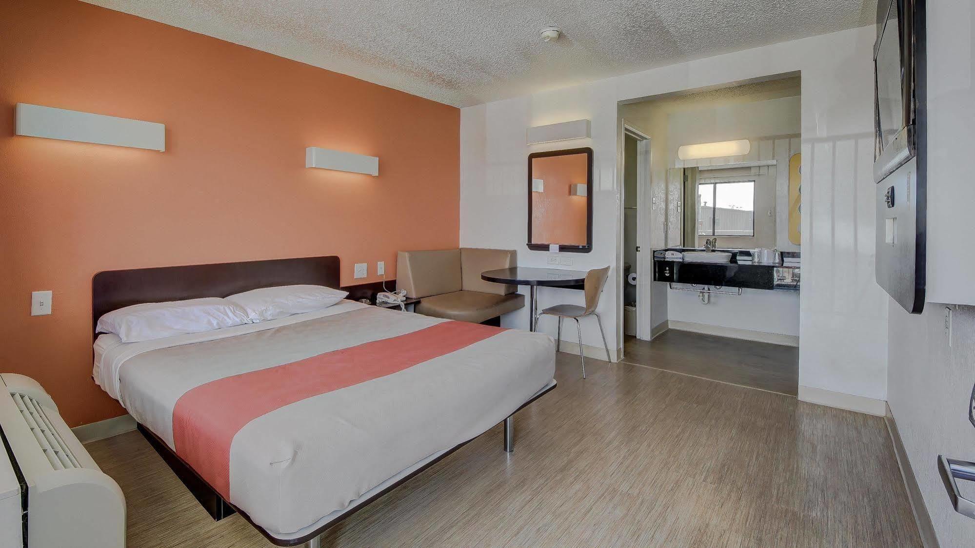 Hotel 6-san Antonio, Tx - Sam Houston
