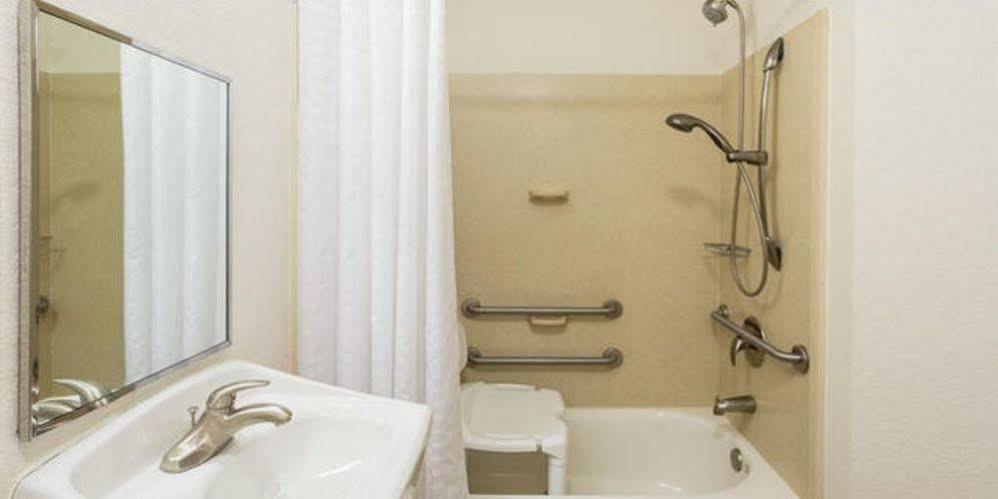 Candlewood Airport By Ihg San Antonio