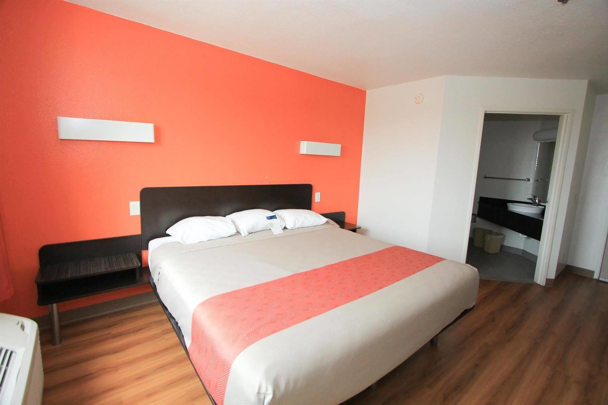 Baymont By Wyndham Airport San Antonio