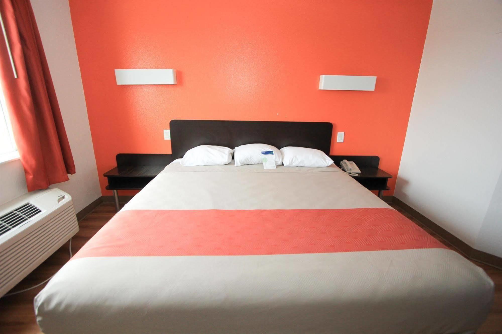 Hotel Baymont By Wyndham Airport 2*