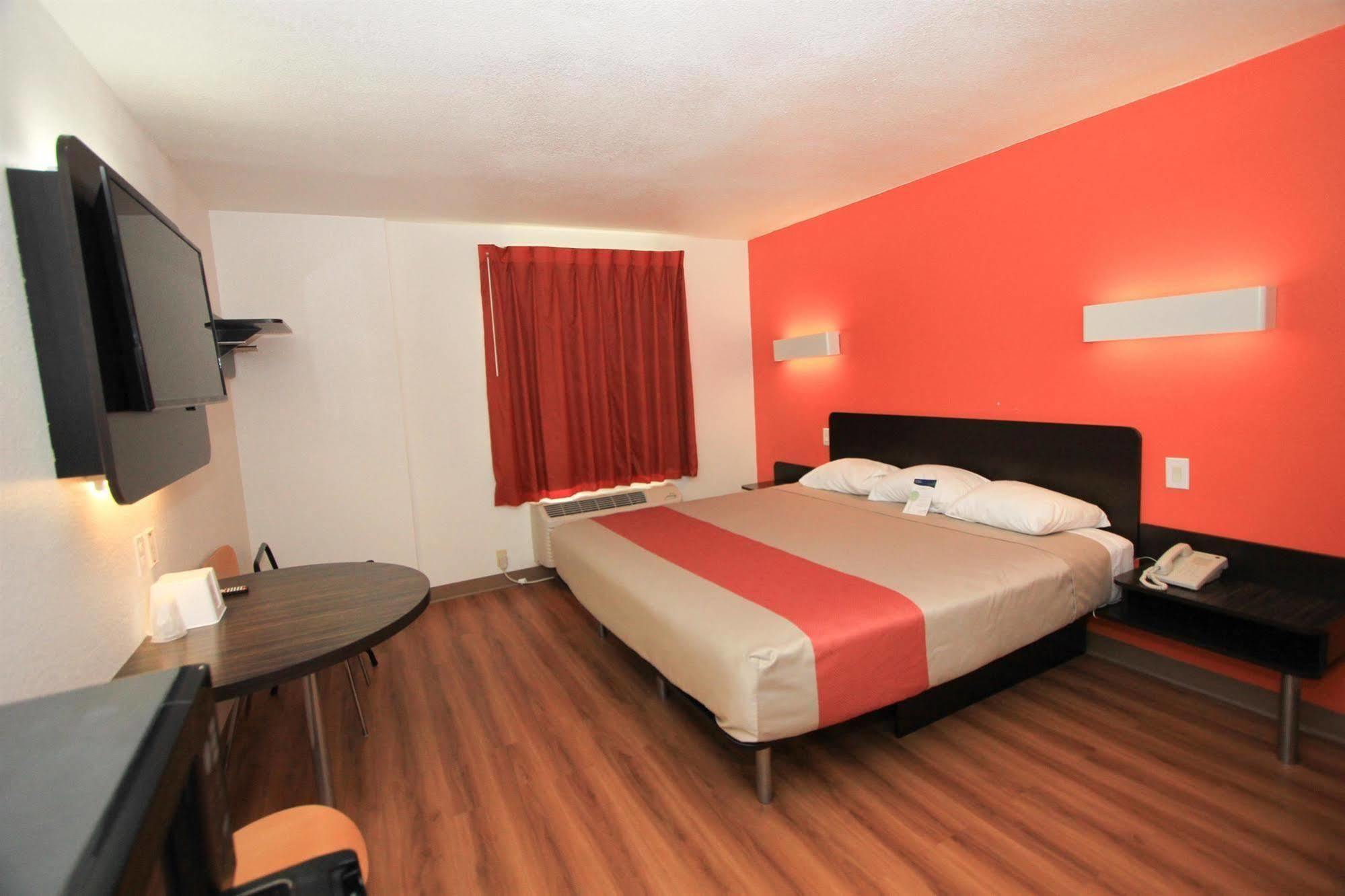 Baymont By Wyndham Airport Hotel San Antonio