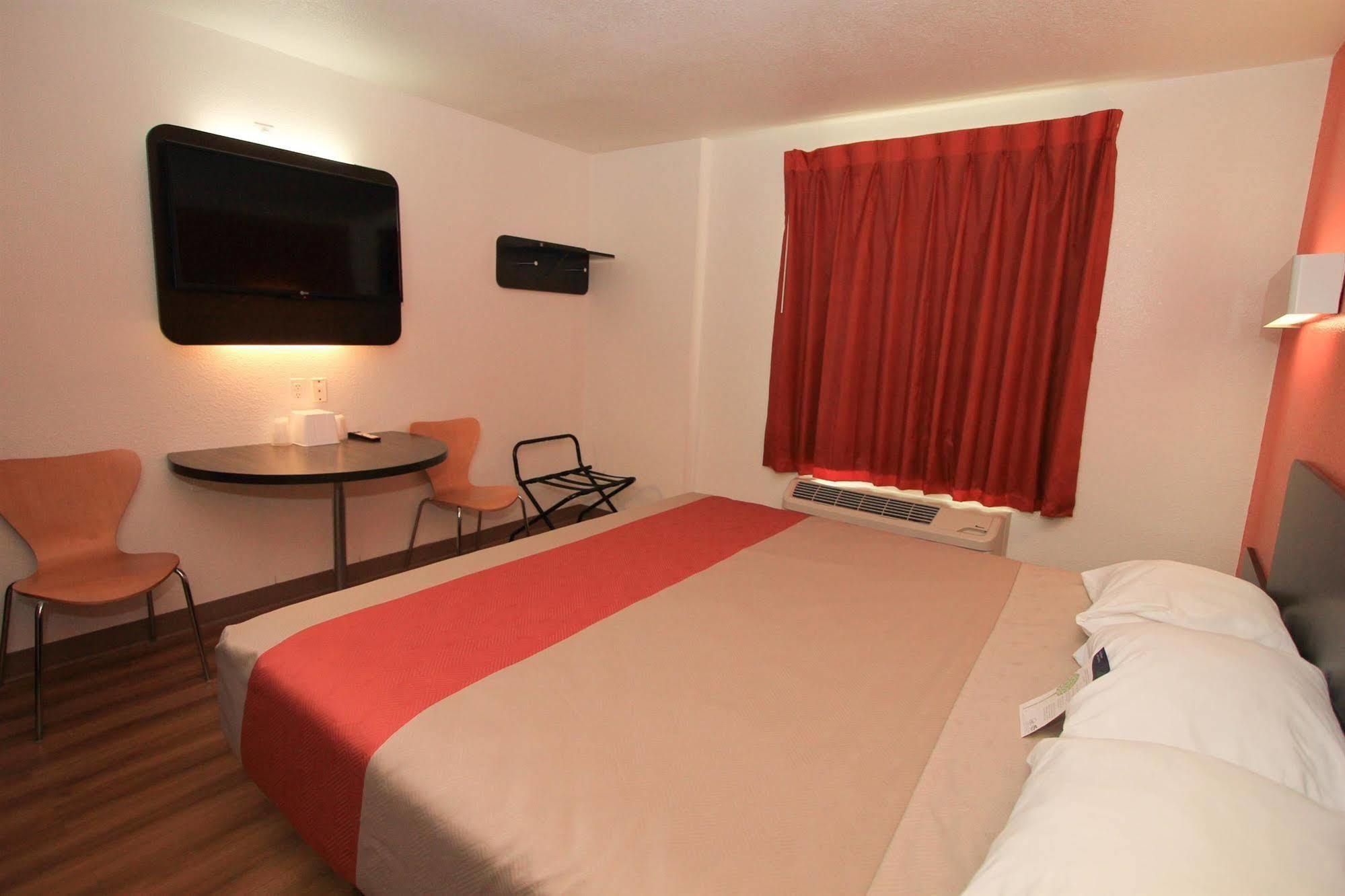 Hotel Baymont By Wyndham Airport San Antonio