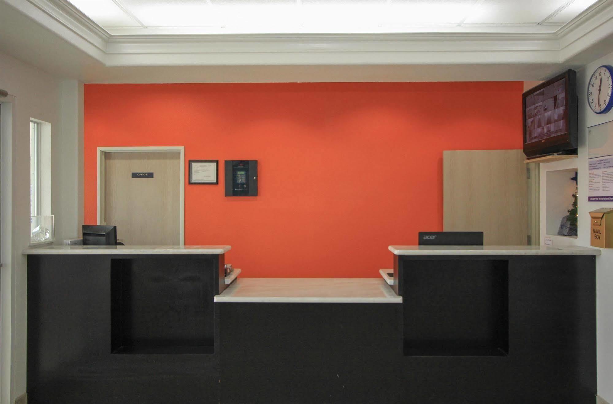 Baymont By Wyndham Airport Hotel 2*