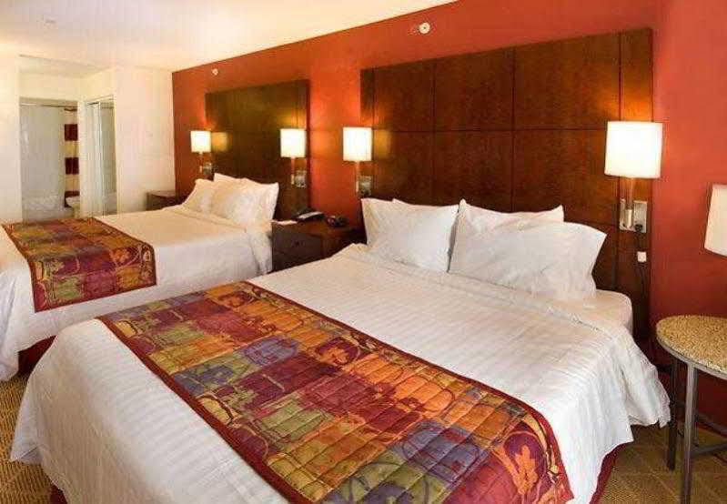 Hotel By Marriott Seaworld / Lackland San Antonio