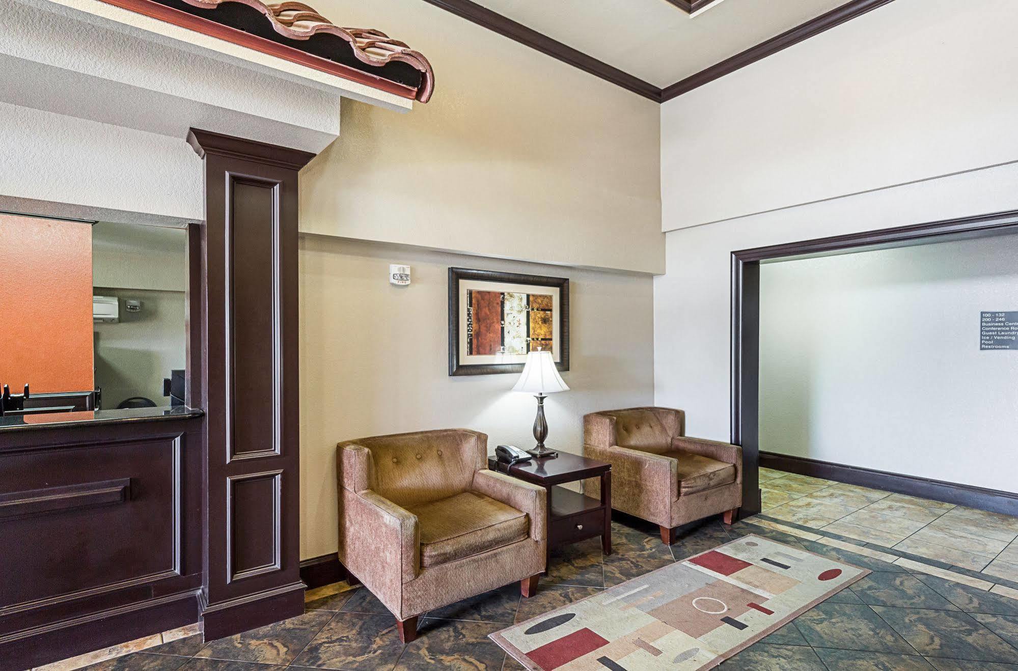 Surestay By Western North Hotel 3*