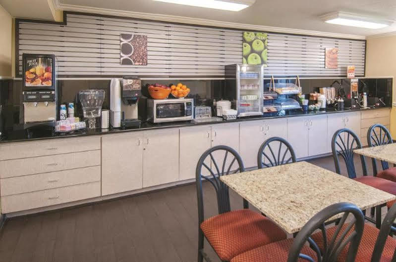 Hotel La Quinta By Wyndham Brooks City Base San Antonio
