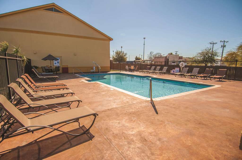 La Quinta By Wyndham Brooks City Base San Antonio