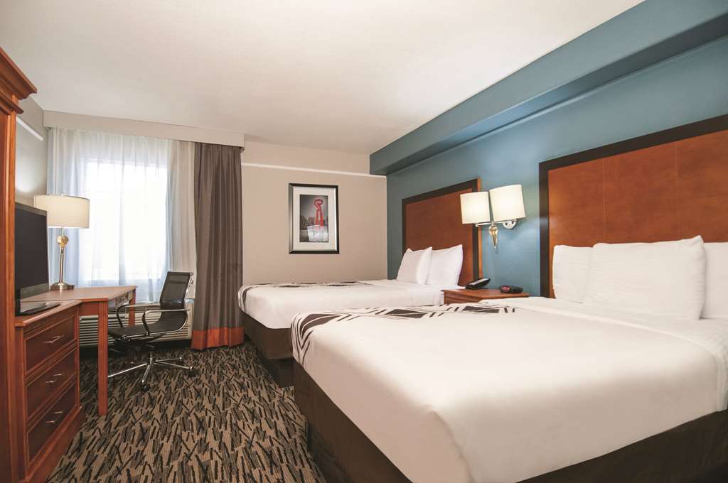 La Quinta By Wyndham Brooks City Base Hotel San Antonio