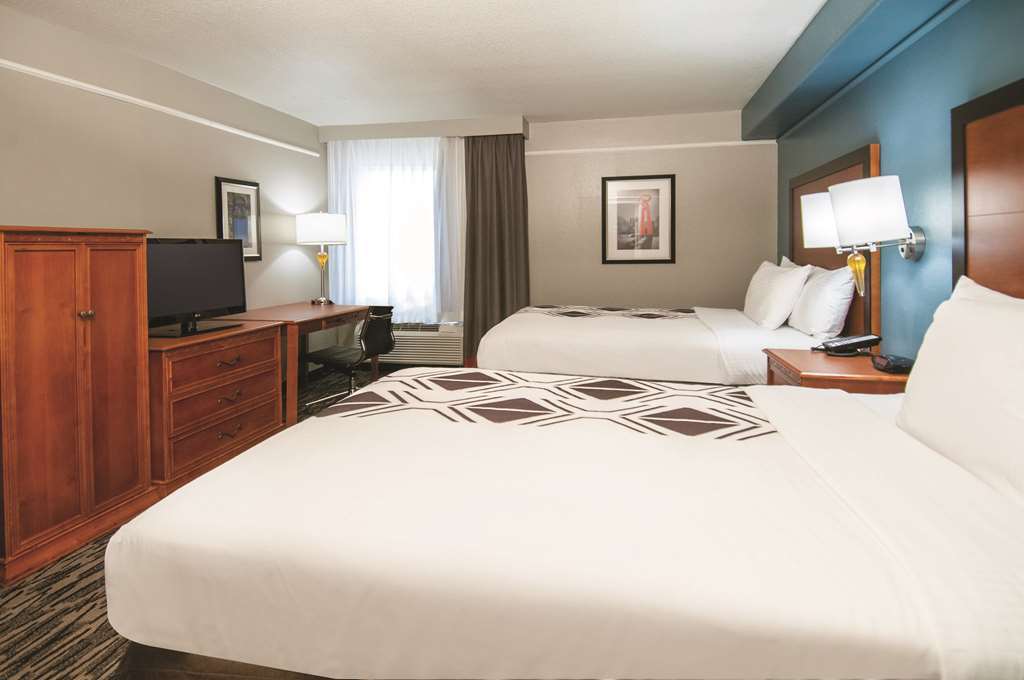 La Quinta By Wyndham Brooks City Base San Antonio