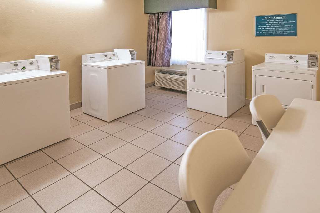 Hotel La Quinta By Wyndham Brooks City Base San Antonio