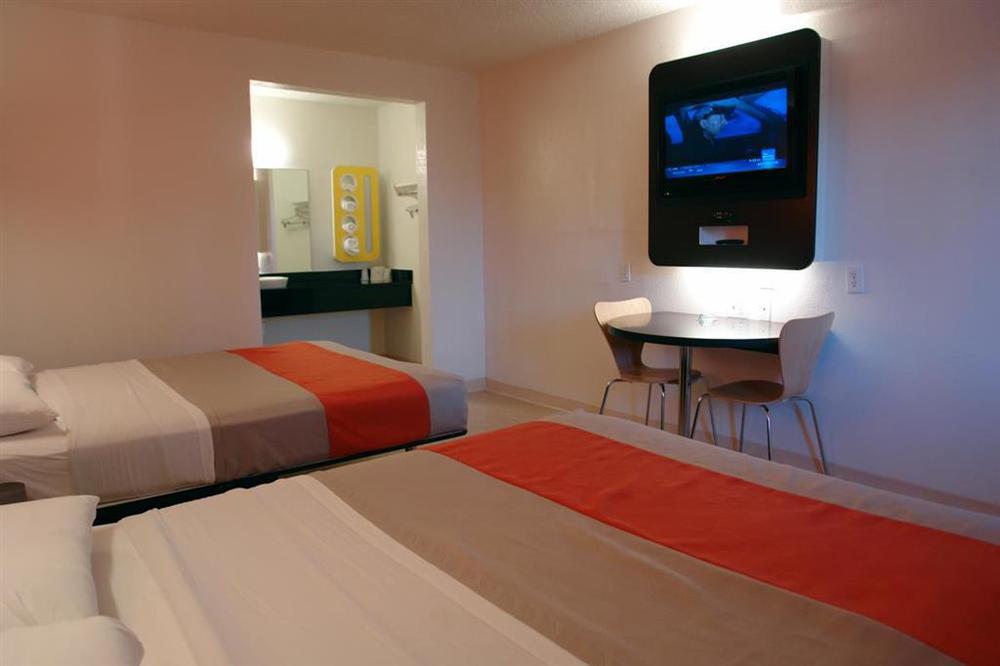 Hotel 6-san Antonio, Tx - Sam Houston 2*