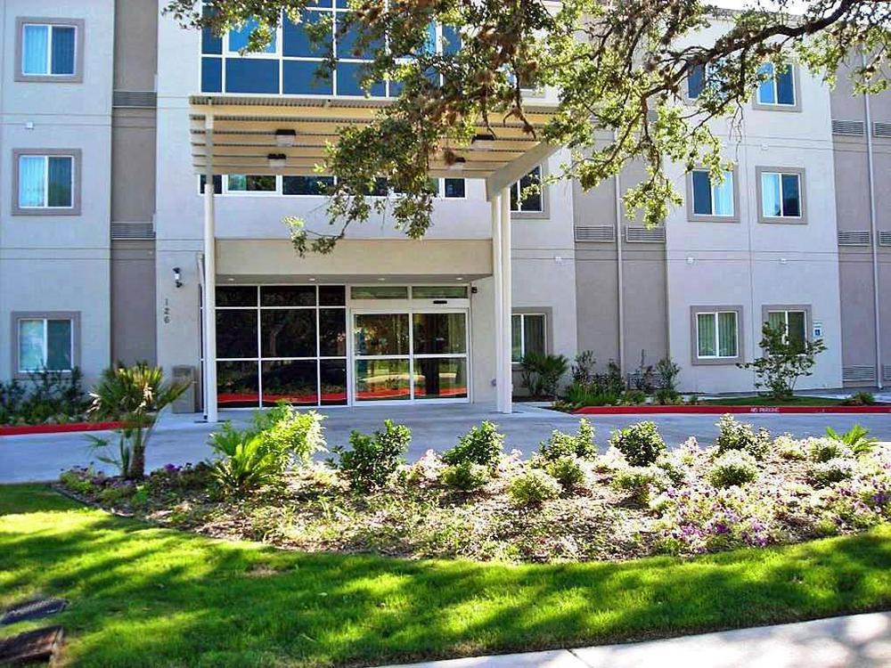 Baymont By Wyndham Airport Hotel 2*